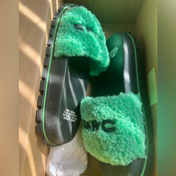 Marc Jacobs Fluffy green slides - Picture 2 of 3
